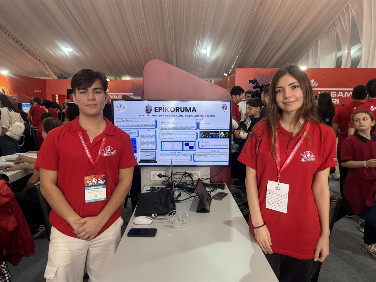 Aydın Fen Lisesinden iki öğrenci, epilepsi hastalarının video izlerken rahatsızlıklarını...