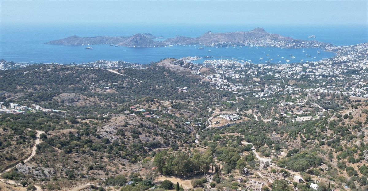 Türkiye'nin önemli turizm kentlerinden Bodrum'da, eylülün sonlarına gelinmesine rağmen kültürel ve...