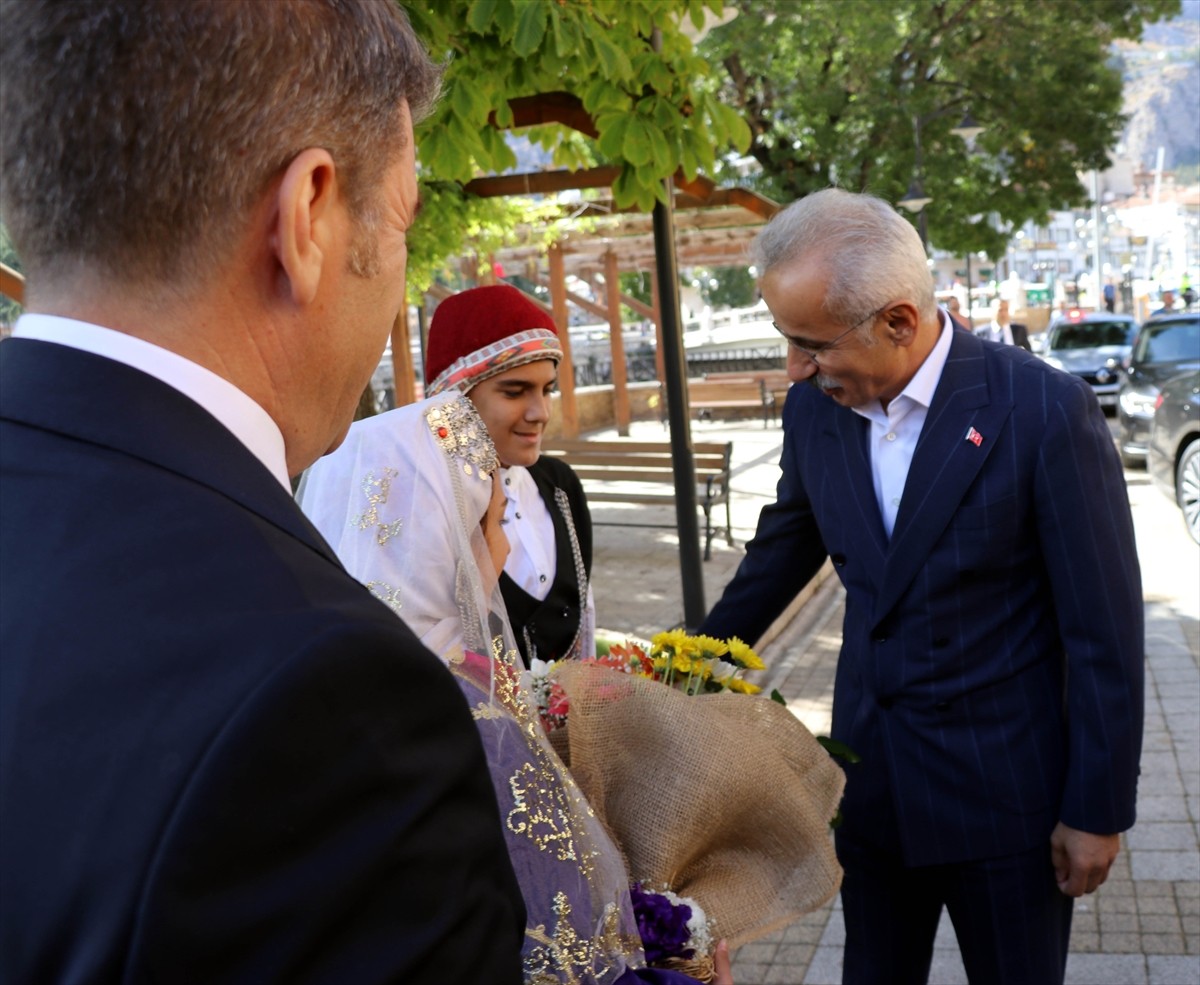 Ulaştırma ve Altyapı Bakanı Abdulkadir Uraloğlu (sağ 2), Amasya Valiliği'ni ziyaret etti. Bakan...