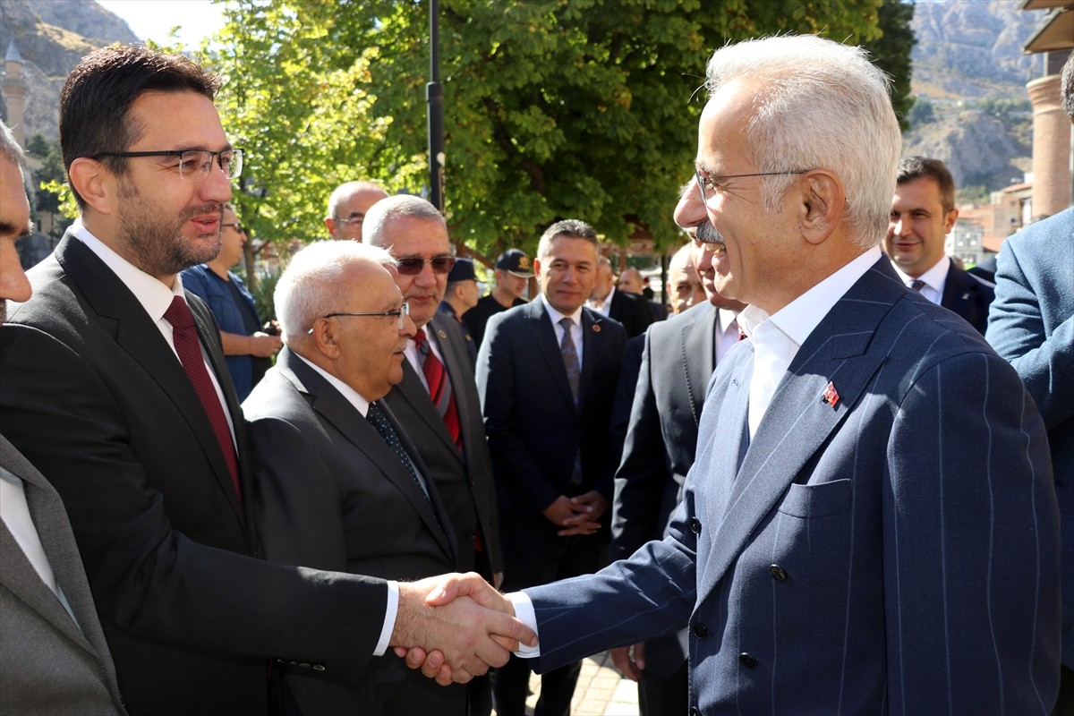 Ulaştırma ve Altyapı Bakanı Abdulkadir Uraloğlu (sağ 2), Amasya Valiliği'ni ziyaret etti. Bakan...