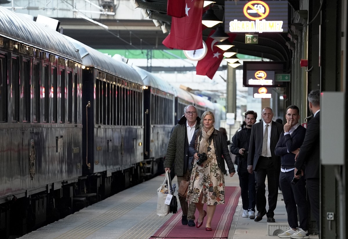 Paris'ten hareket eden ve sabah saatlerinde Kapıkule Garı'ndan Türkiye'ye giriş yapan tarihi...