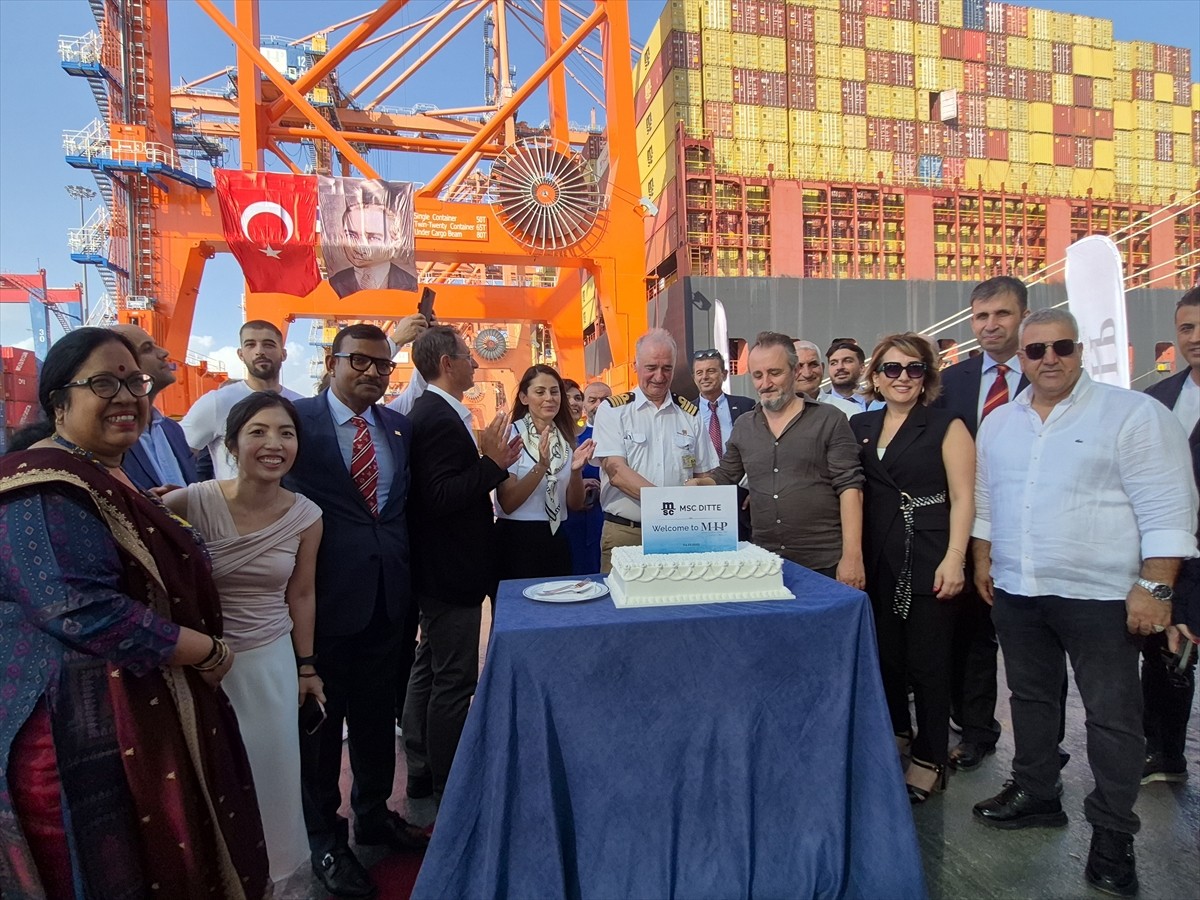 Kapasitesi artırılan Mersin Uluslararası Limanı'nda (MIP) hizmete alınan yeni terminale 400...