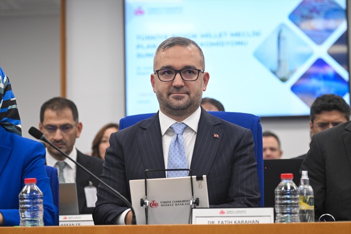 TBMM Plan ve Bütçe Komisyonu, AK Parti Samsun Milletvekili Mehmet Muş başkanlığında toplandı....