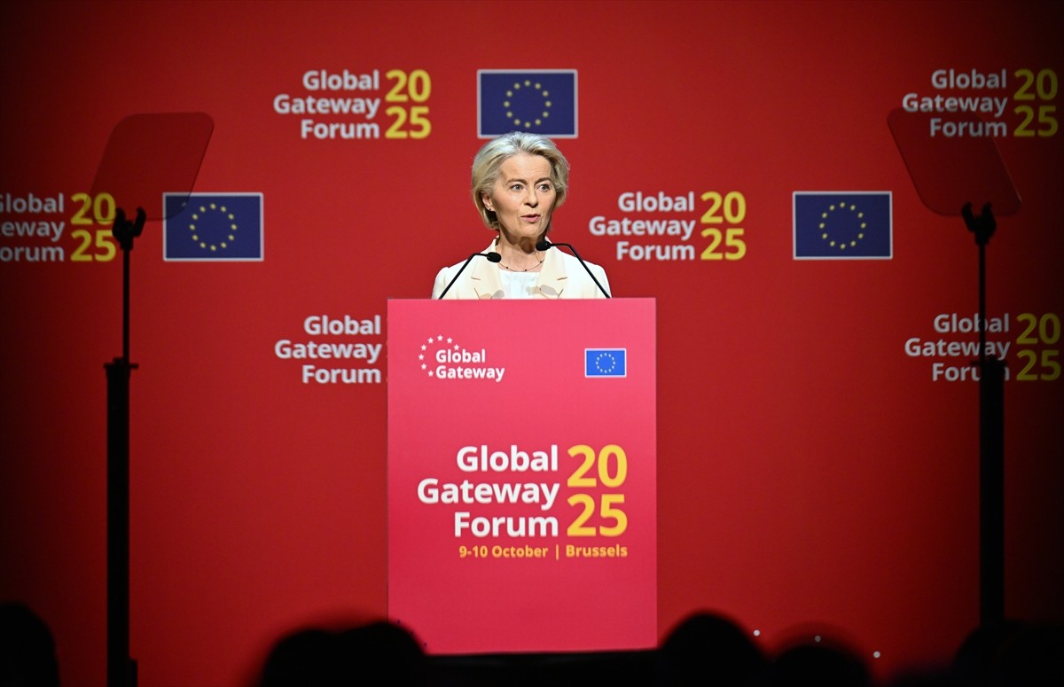 Avrupa Birliği (AB) Komisyonu Başkanı Ursula von der Leyen, Brüksel'de düzenlenen İkinci Küresel...
