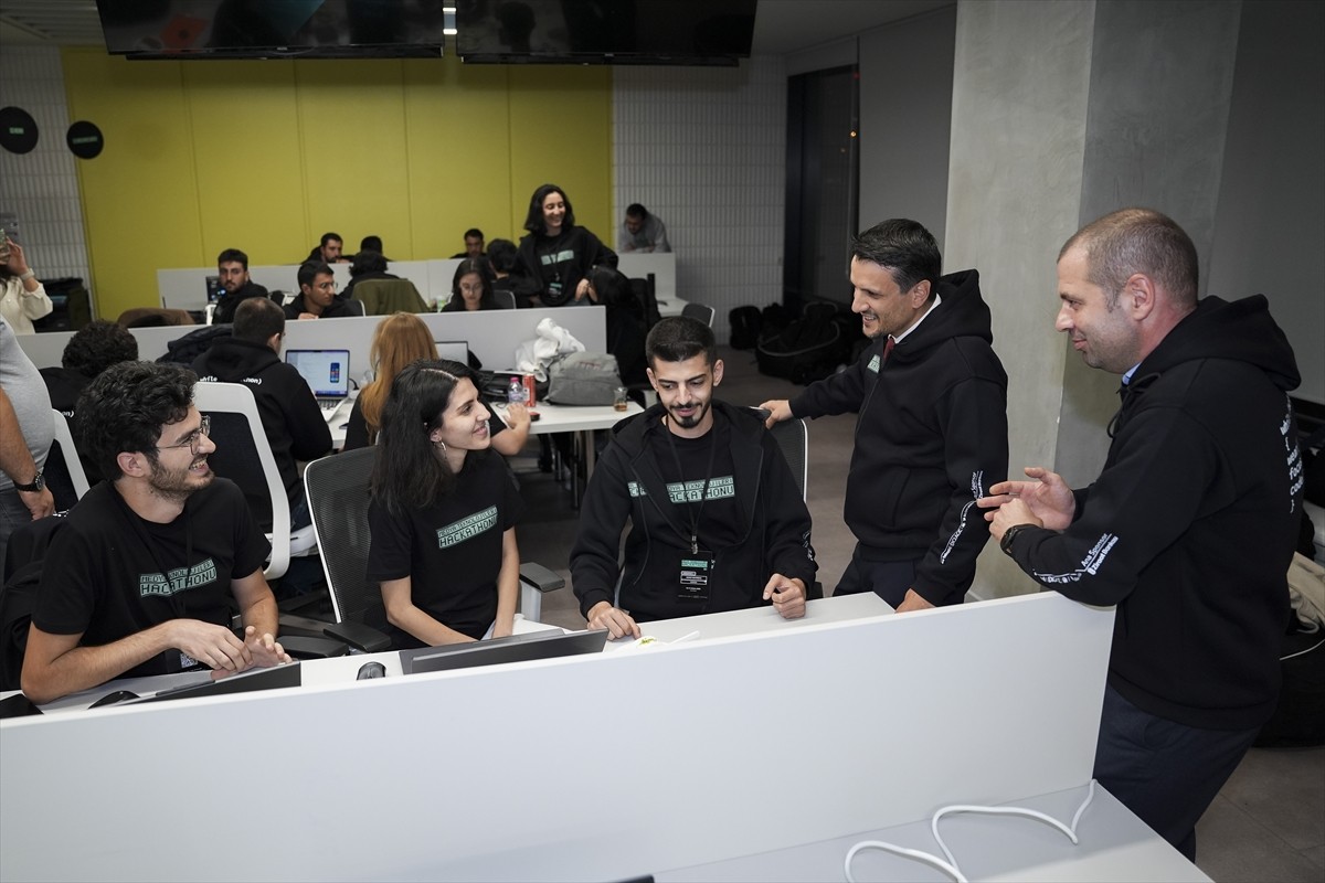 İstanbul'daki Uluslararası Haber Merkezi'nde başlayan AA Medya Teknolojileri Hackathonu V2.0'ı...