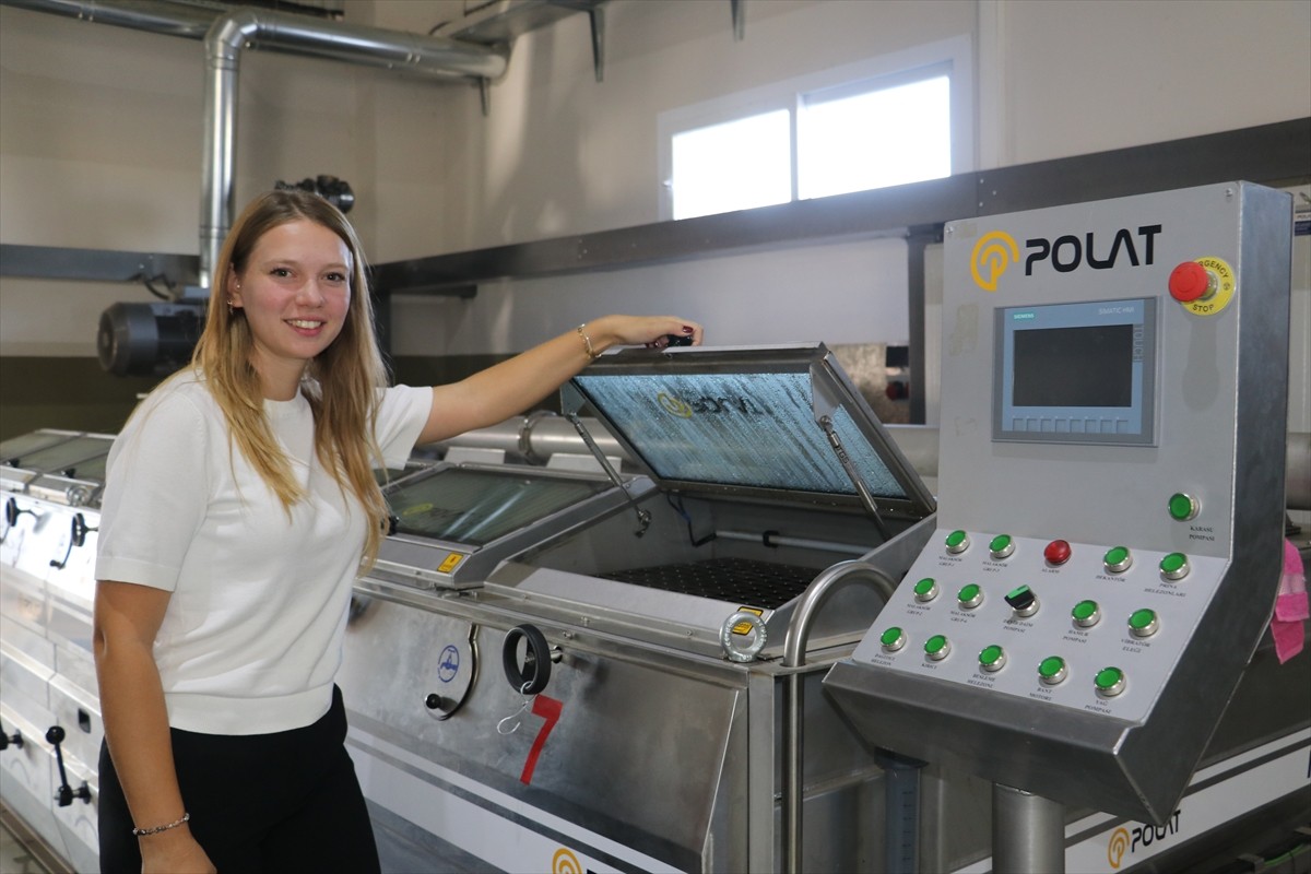 Adana'da 6 kuşaktır çiftçilik yapan ailesinin tarımsal faaliyetlerini yürüten Nihan Işık Yücel...