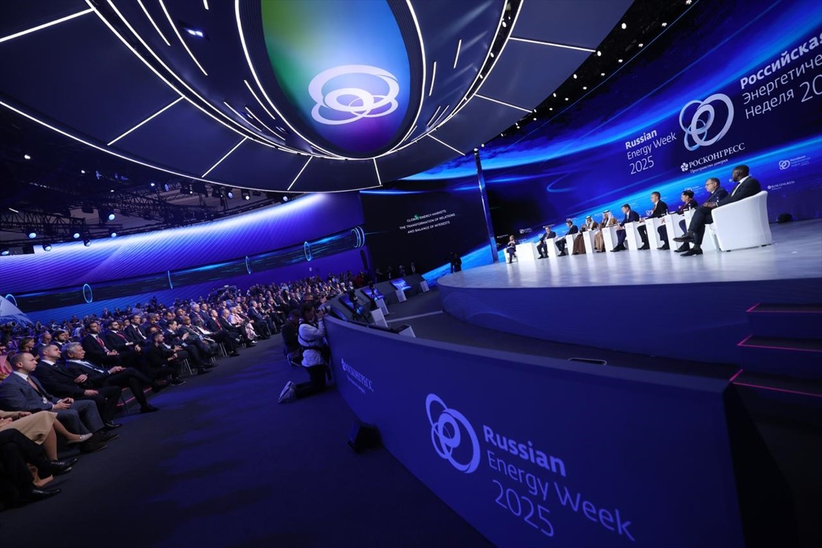 Enerji ve Tabii Kaynaklar Bakanı Alparslan Bayraktar, Rusya'nın başkenti Moskova'da Rusya Enerji...