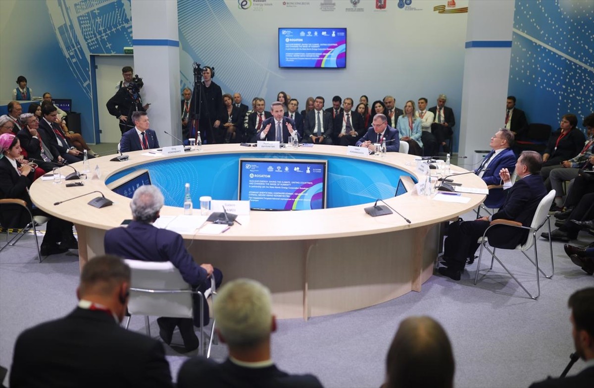 Enerji ve Tabii Kaynaklar Bakanı Alparslan Bayraktar, Rusya'nın başkenti Moskova'da düzenlenen...