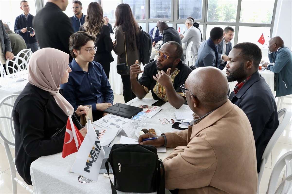 Sakaryalı iş insanları, Afrika'dan gelen heyetle ikili iş görüşmeleri gerçekleştirdi. Müstakil...