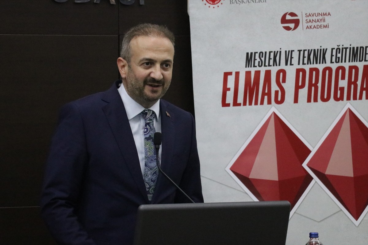 Adana'da Cumhurbaşkanlığı Savunma Sanayii Başkanlığınca, Milli Eğitim Bakanlığı işbirliğinde...