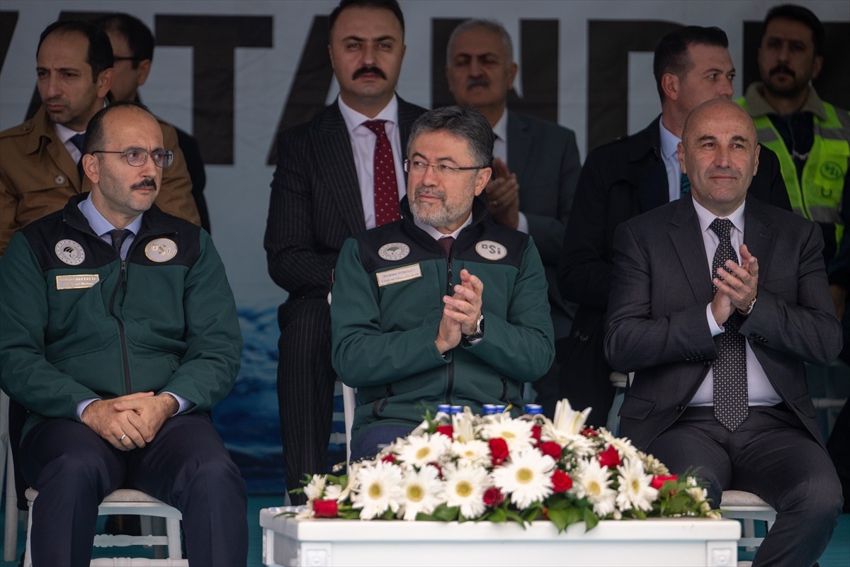 Devlet Su İşleri (DSİ) Genel Müdürlüğünün araç parkına 50 yeni iş makinesi eklendi. Araçların...