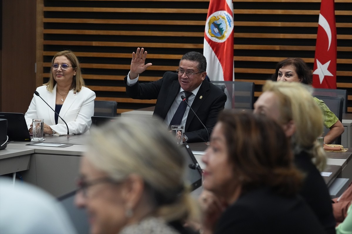 Orta Amerika ülkesi Kosta Rika'ya ziyarette bulunan Ege İş Kadınları Derneği (EGİKAD) üyeleri...