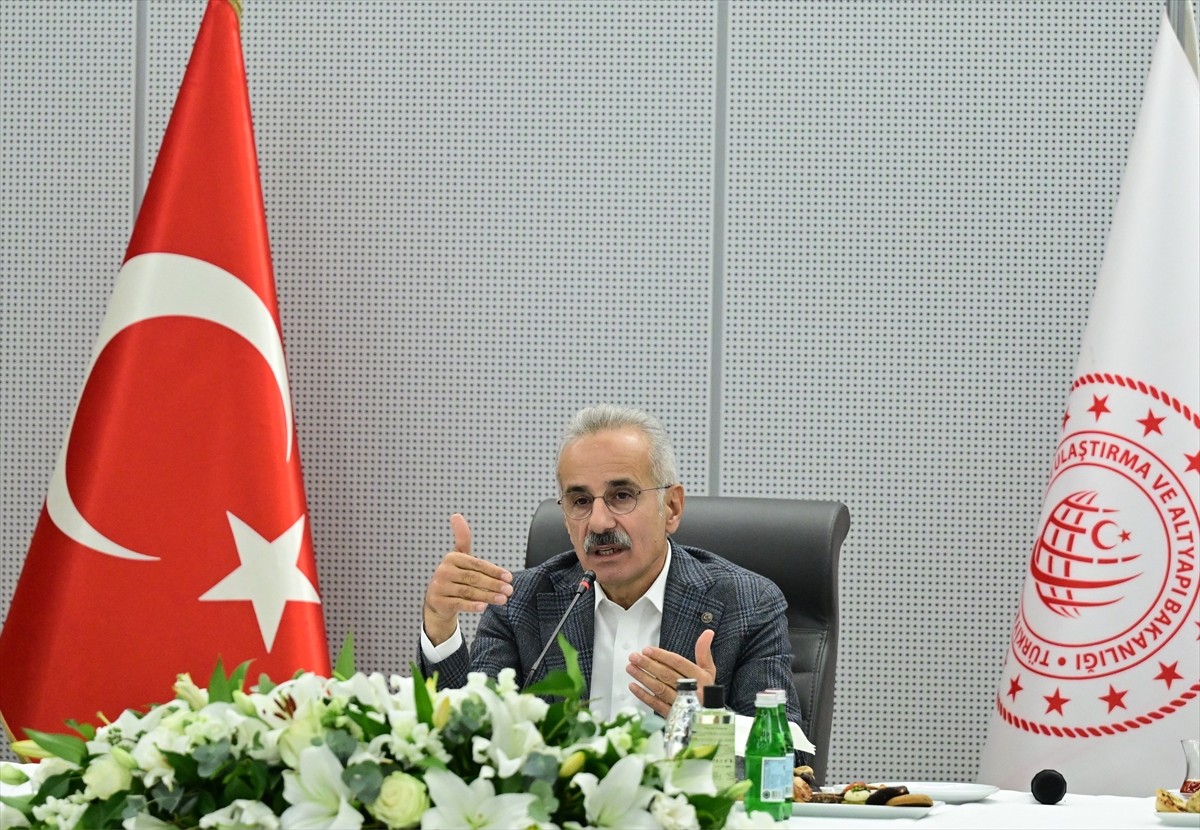 Ulaştırma ve Altyapı Bakanı Abdulkadir Uraloğlu, Halkalı-İstanbul Havalimanı Metro Hattı...
