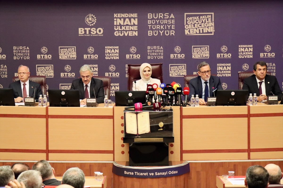 Aile ve Sosyal Hizmetler Bakanı Mahinur Özdemir Göktaş, Bursa Ticaret ve Sanayi Odası'nın (BTSO)...