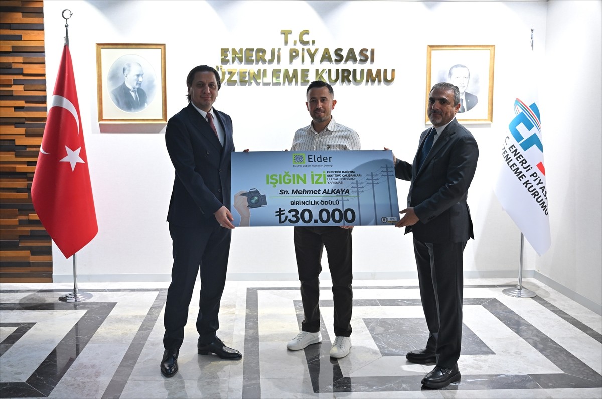 Türkiye genelinde 21 elektrik dağıtım şirketinde görev yapan çalışanların özverili çalışmalarını...