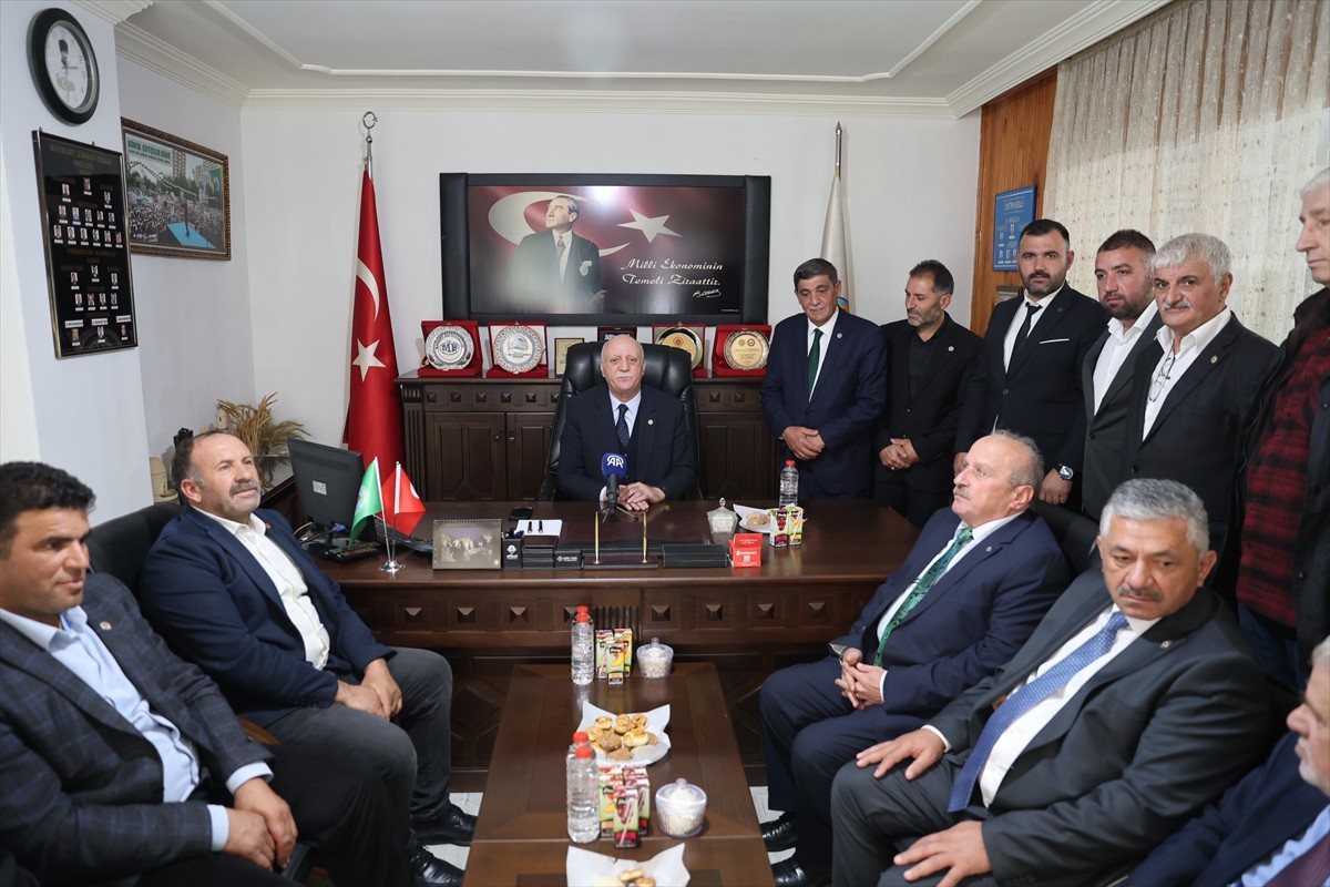 Türkiye Ziraat Odaları Birliği (TZOB) Genel Başkanı Şemsi Bayraktar, Bayburt Ziraat Odası Başkanı...