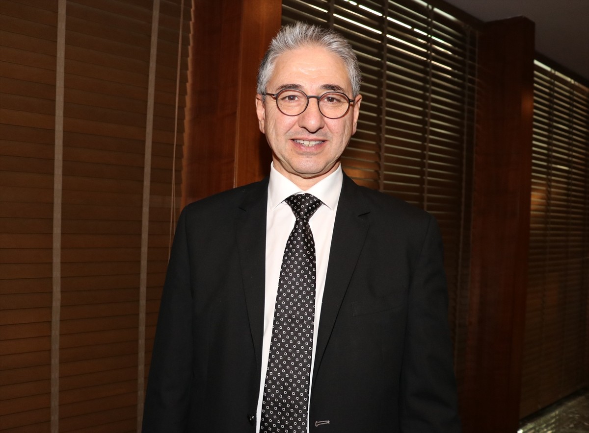 Önemli turizm destinasyonları arasında yer alan Antalya, farklı ülkelerden gelen turistlere ev...