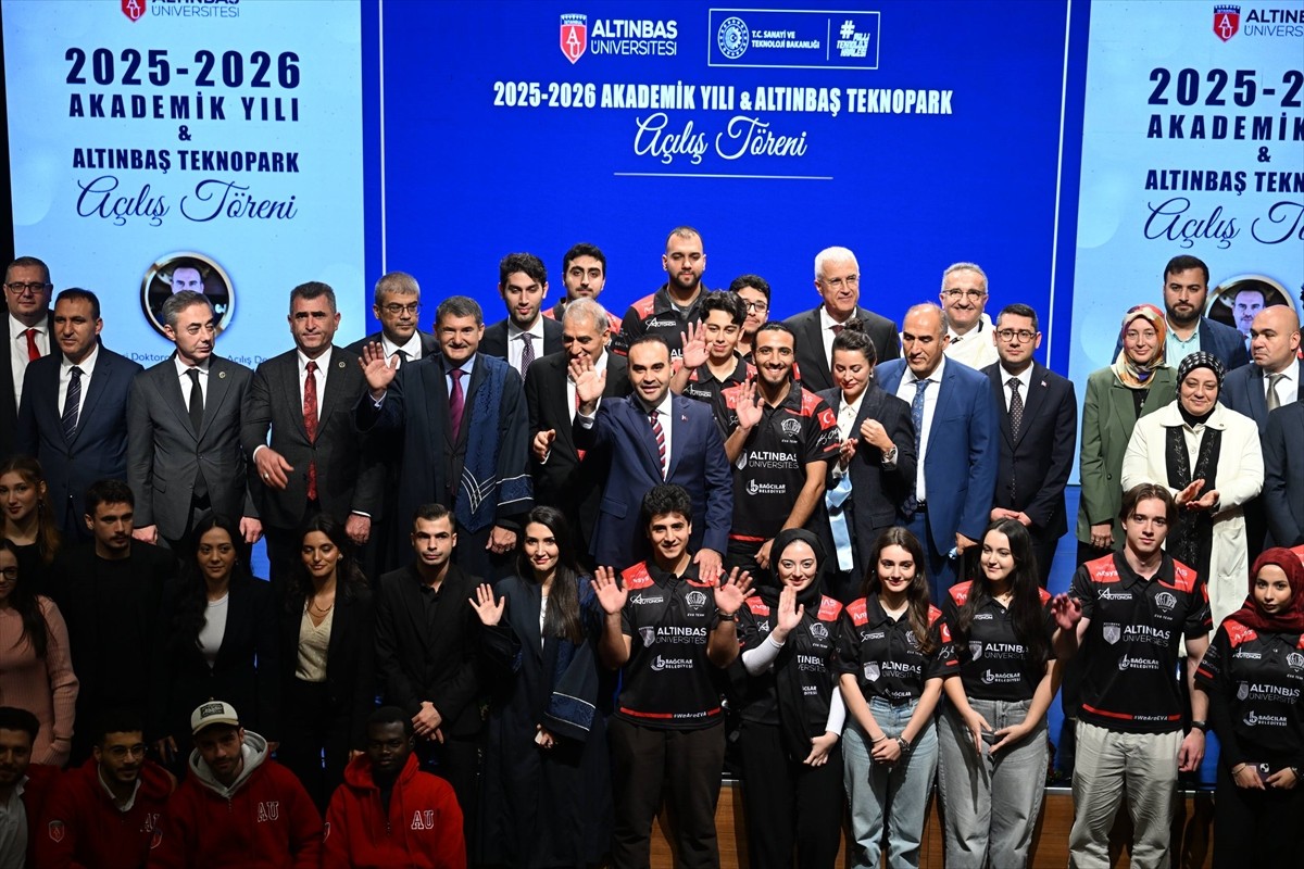 Sanayi ve Teknoloji Bakanı Mehmet Fatih Kacır, İstanbul'da, Altınbaş Üniversitesinin düzenlediği...