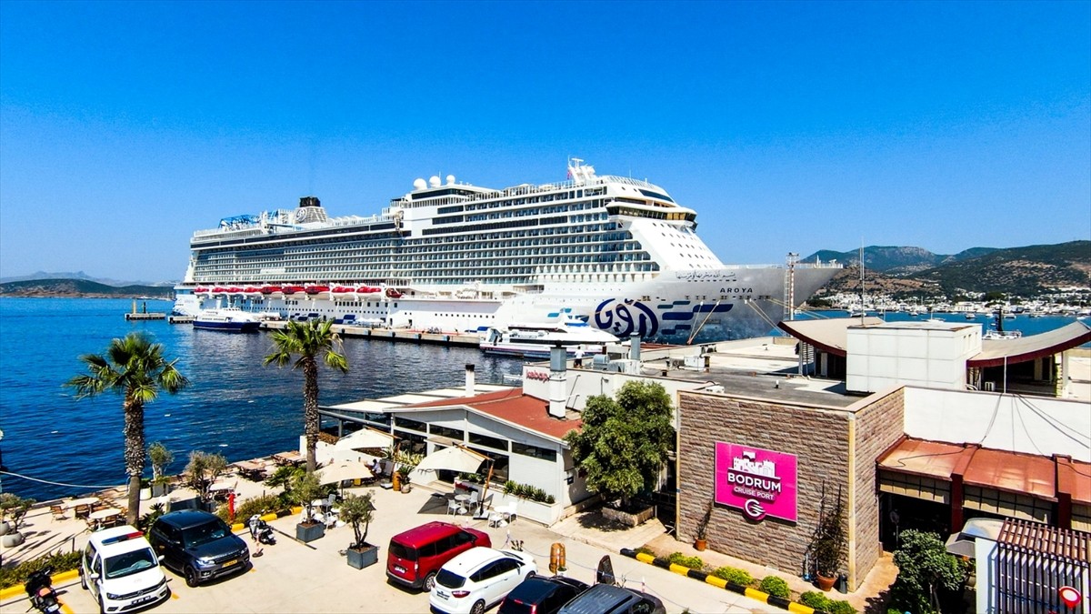 Bodrum Cruise Port'un 2025 sezonunda yaklaşık 276 bin yolcuyu ağırladığı bildirildi. Cruise Port, ...