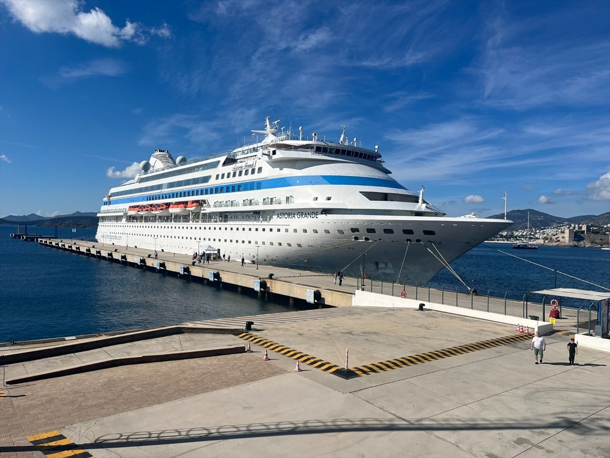 Bodrum Cruise Port'un 2025 sezonunda yaklaşık 276 bin yolcuyu ağırladığı bildirildi. Cruise Port, ...