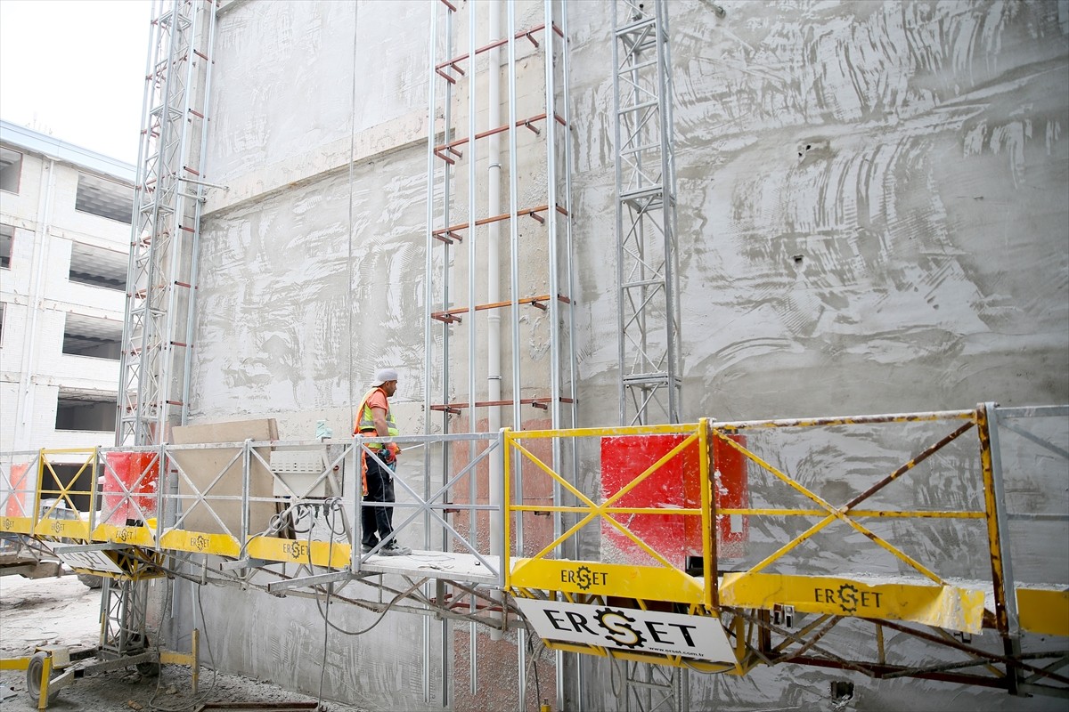 Türkiye'nin önemli altın işleme merkezlerinden Kahramanmaraş'taki Altınşehir Kuyumculuk İhtisas...