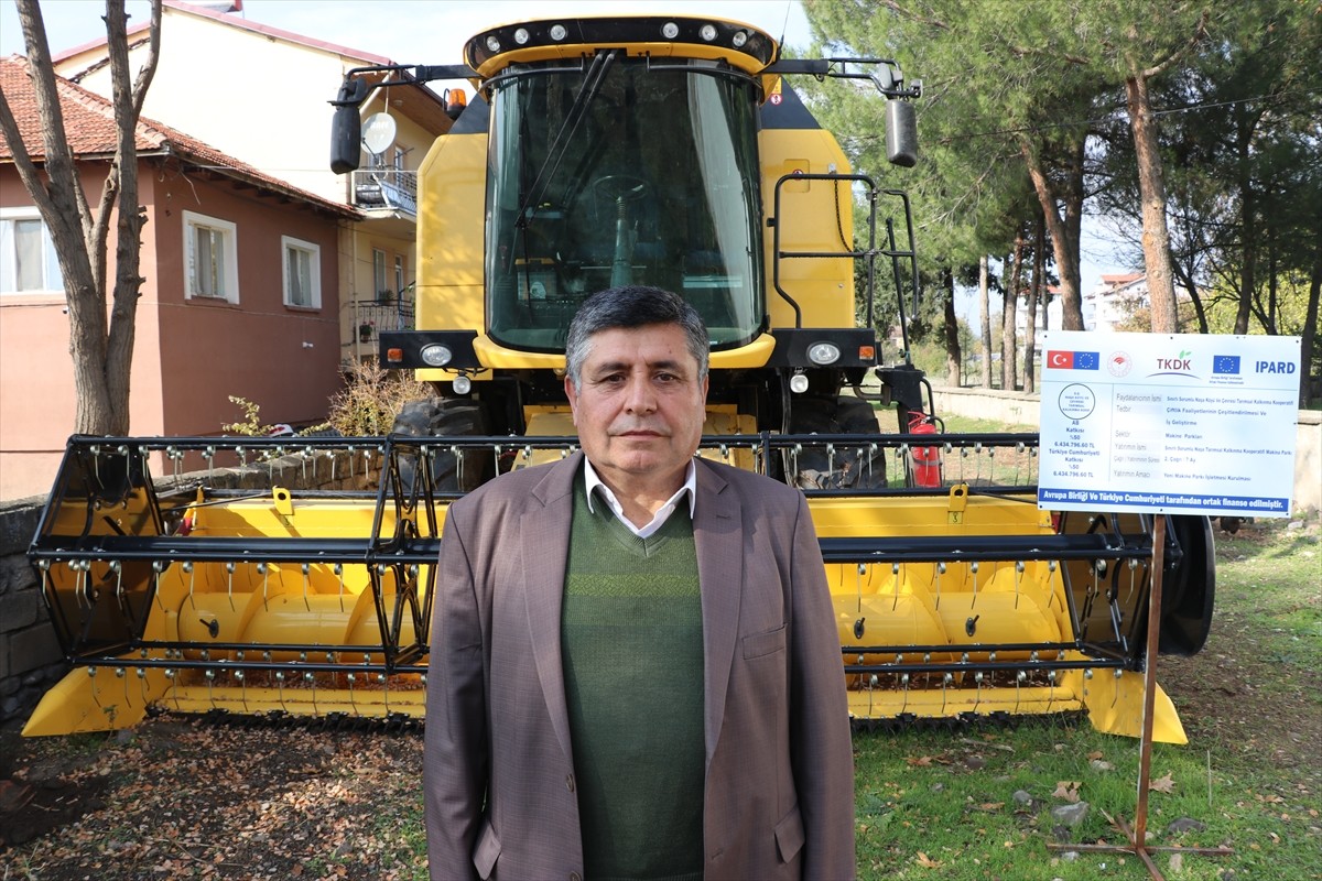 Kütahya'nın Simav ilçesinde bir beldedeki tarım kooperatifinin üyeleri, Tarım ve Kırsal Kalkınmayı...