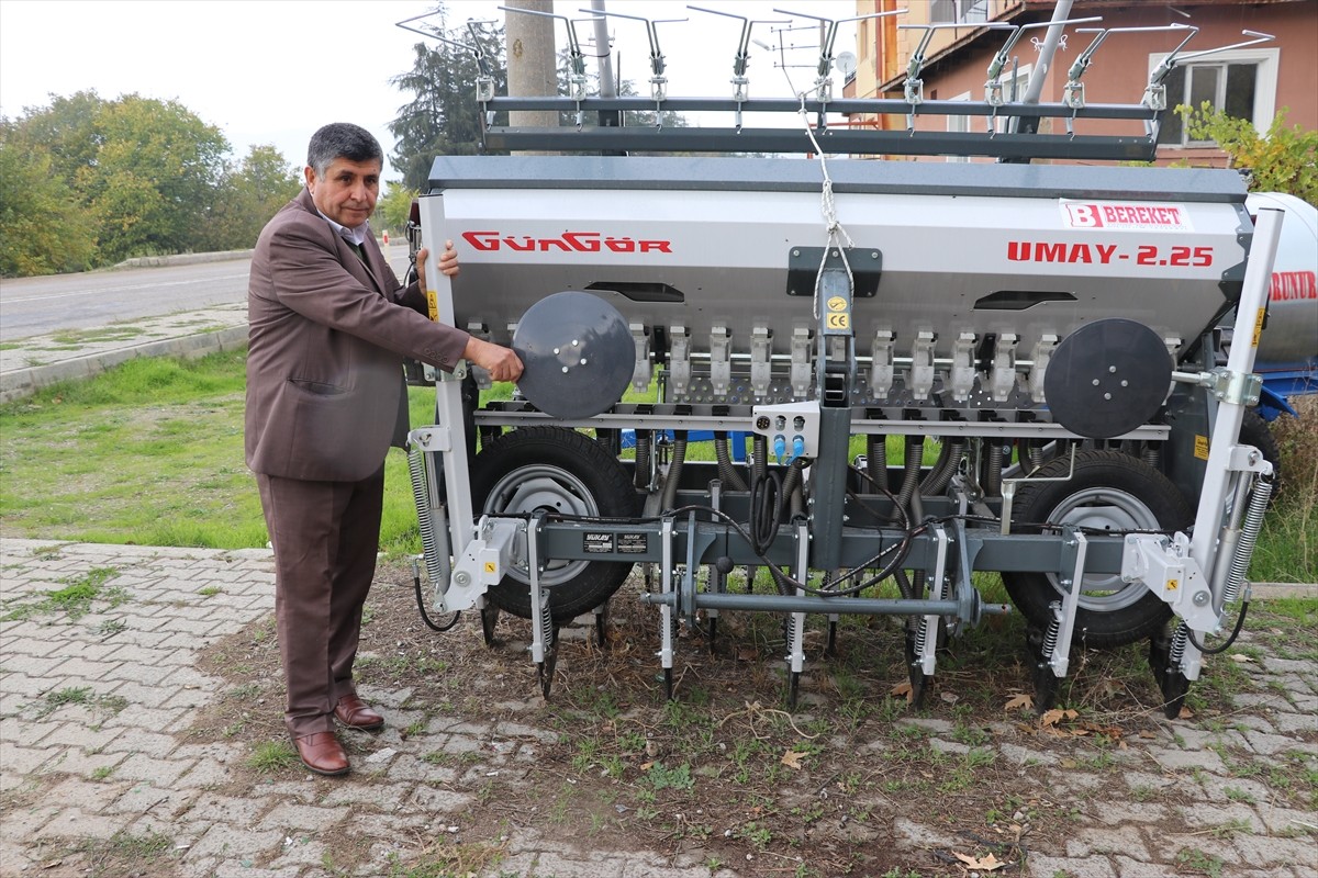 Kütahya'nın Simav ilçesinde bir beldedeki tarım kooperatifinin üyeleri, Tarım ve Kırsal Kalkınmayı...