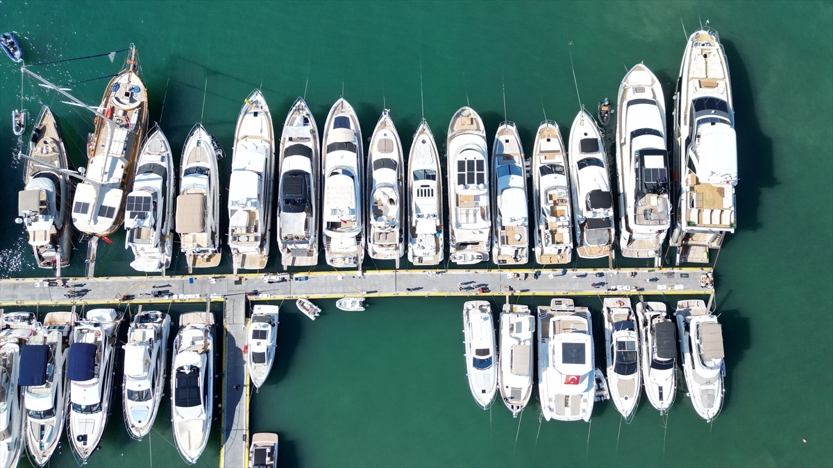 Türkiye'nin ve dünyanın gözde turizm kenti Bodrum'da bu sezon el yapımı guletler ve yatlarla eşsiz...