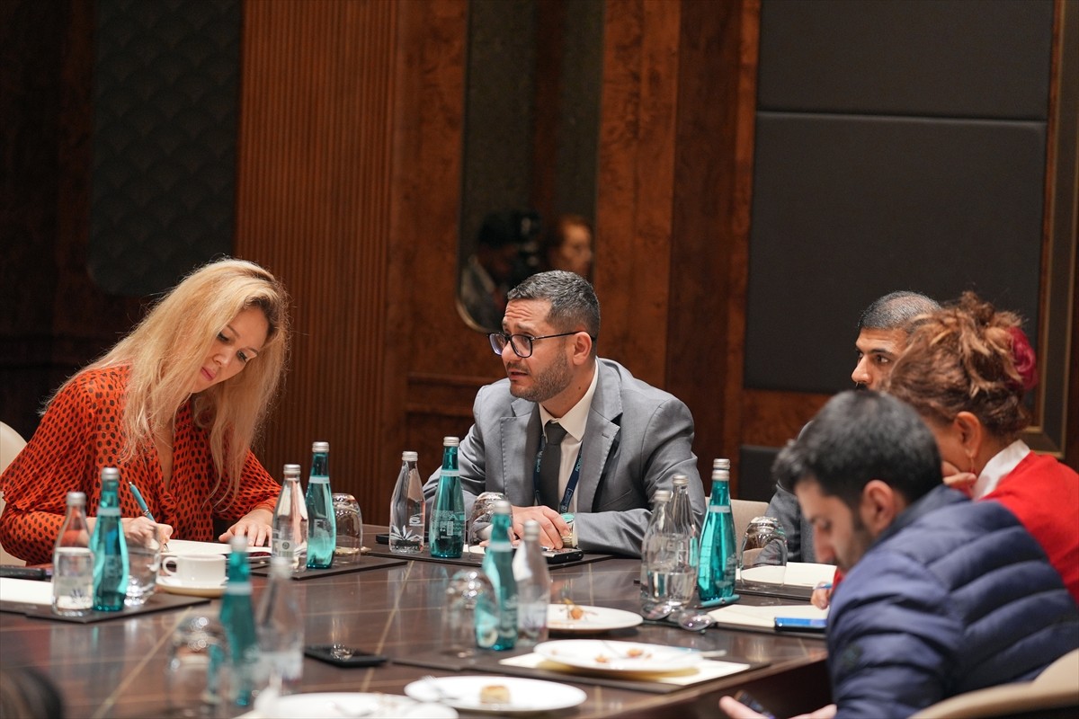 Abu Dabi Projeleri ve Altyapı Merkezi (ADPIC) Genel Direktörü Maysarah Mahmoud Salim Eid’in (arka...