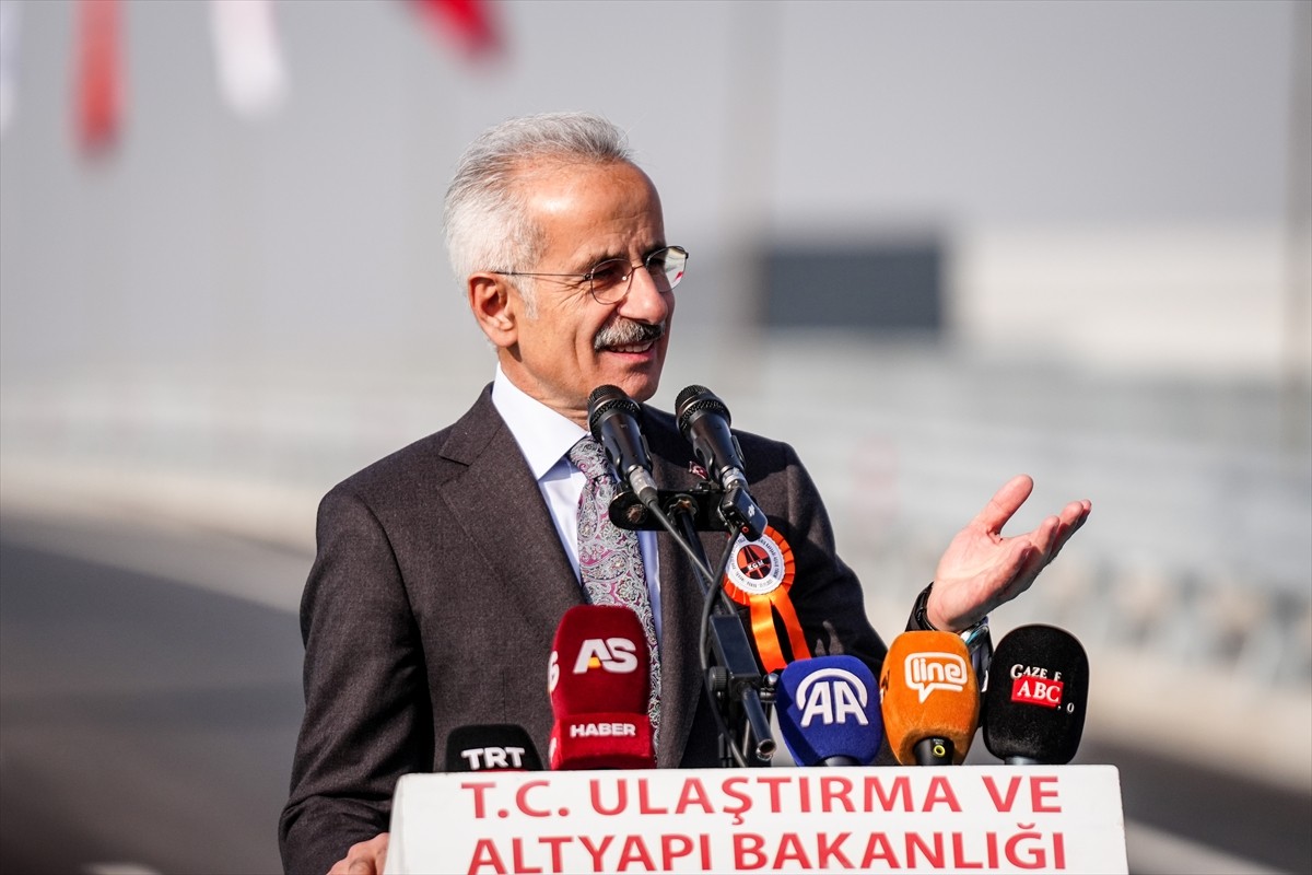 Ulaştırma ve Altyapı Bakanı Abdulkadir Uraloğlu, Bursa'da İnegöl Giriş Kavşağı'nın açılış törenine...