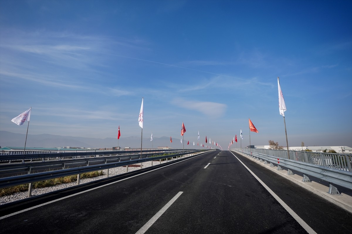 Ulaştırma ve Altyapı Bakanı Abdulkadir Uraloğlu, Bursa'da İnegöl Giriş Kavşağı'nın açılış törenine...