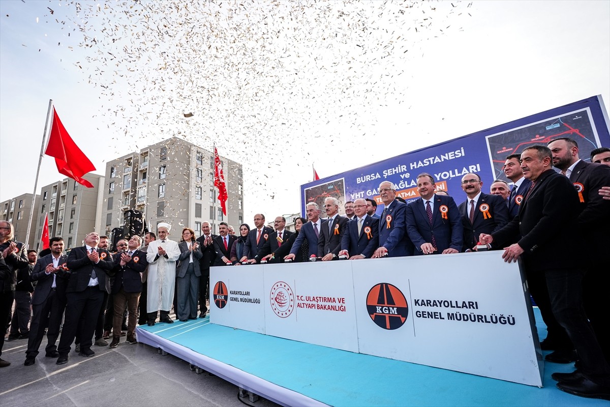 Ulaştırma ve Altyapı Bakanı Abdulkadir Uraloğlu, Şehir Hastanesi ve YHT Garı bağlantı yolları...