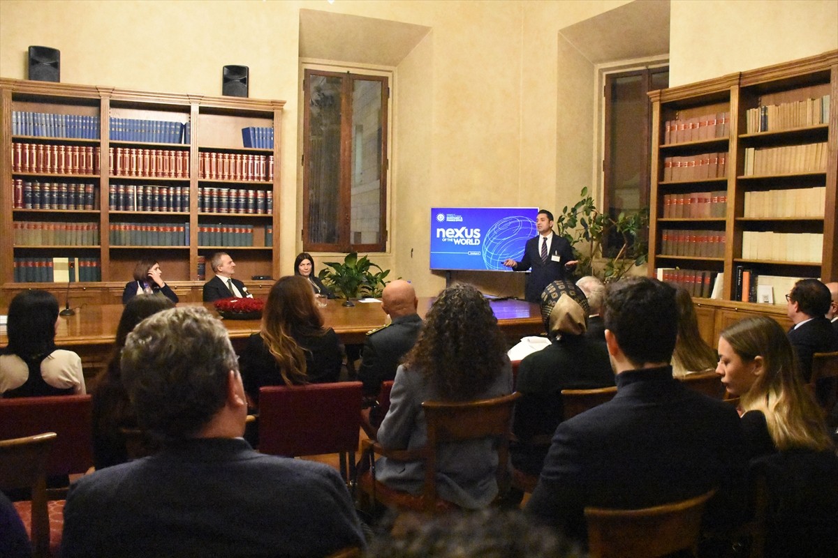 Cumhurbaşkanlığı Yatırım ve Finans Ofisi Başkan Yardımcısı Bekir Polat (solda), İtalya'nın...