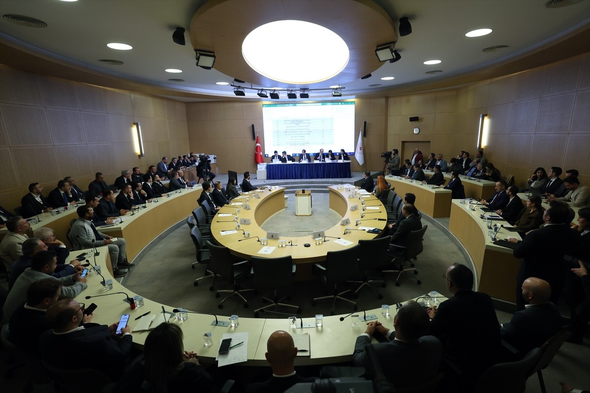 Enerji ve Tabii Kaynaklar Bakanlığının, 8 bölge için toplam 650 megavatlık güneş enerjisine dayalı...