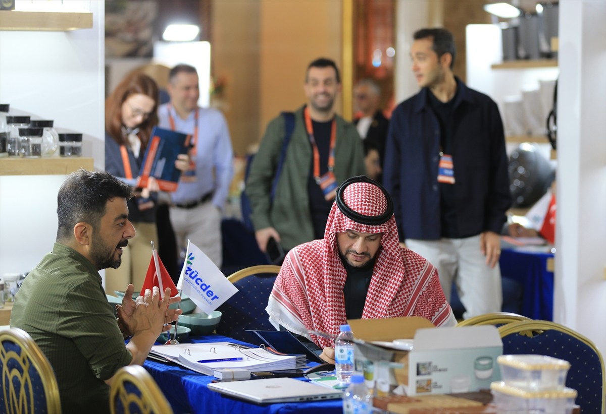 Züccaciyeciler Derneği (ZÜCDER) ile Ev ve Mutfak Eşyaları Sanayicileri ve İhracatçıları Derneği...