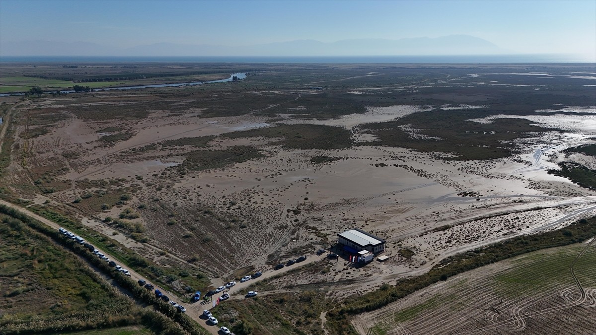 Adana Valiliğince, Karataş ilçesinde yapımı süren tarıma dayalı sera ve su ürünleri ihtisas...