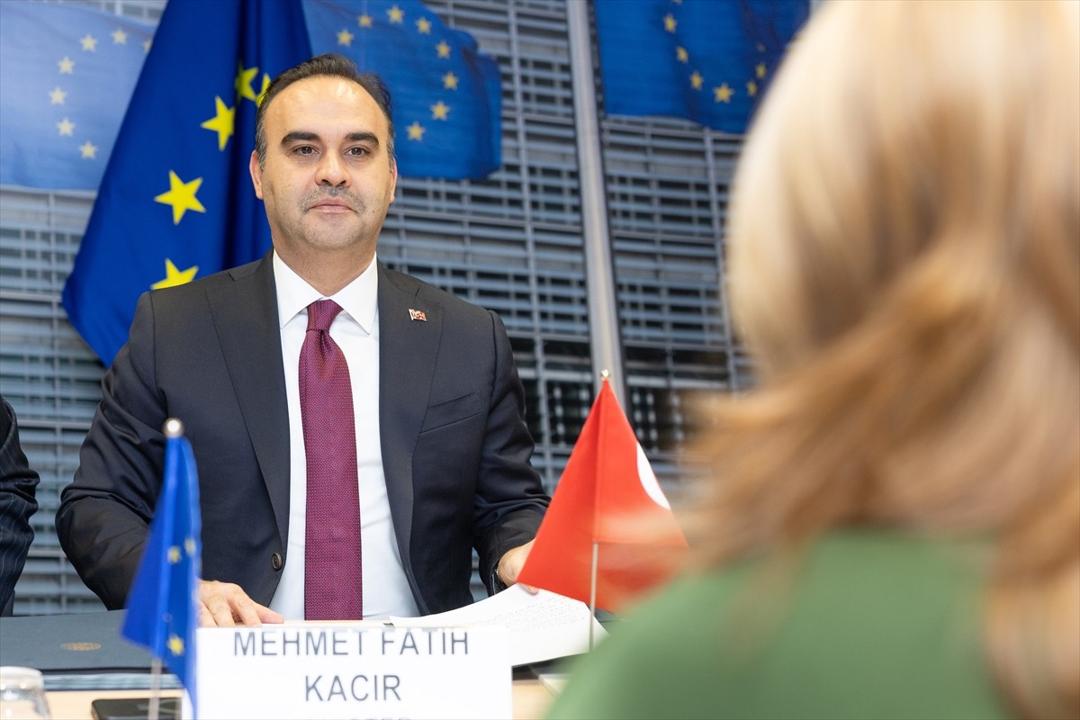 Sanayi ve Teknoloji Bakanı Mehmet Fatih Kacır (solda) Brüksel’de AB Komisyonunun Startup...