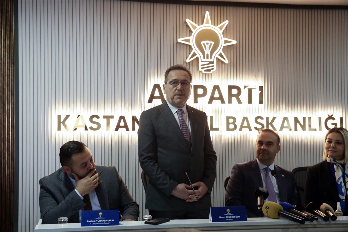 Sanayi ve Teknoloji Bakanı Mehmet Fatih Kacır, AK Parti Kastamonu İl Başkanlığını ziyaret...