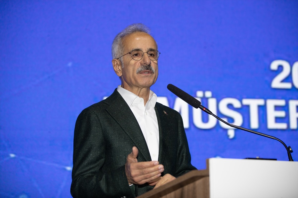 Ulaştırma ve Altyapı Bakanı Abdulkadir Uraloğlu, Sakarya'nın Sapanca ilçesinde bir otelde...