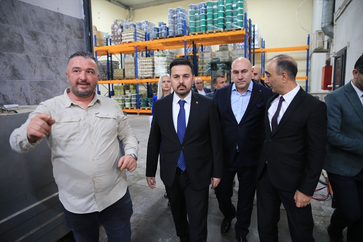 Manisa'nın Akhisar ilçesindeki Zeytin İhtisas Organize Sanayi Bölgesi'nde yürütülen yatırım...