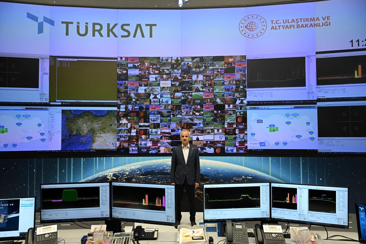 Ulaştırma ve Altyapı Bakanı Abdulkadir Uraloğlu, Nijer devlet televizyonu Telesahel'in Türksat...