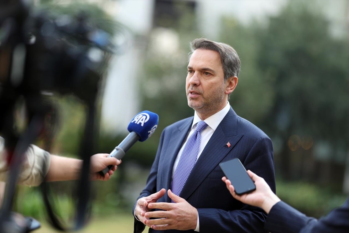 Enerji ve Tabii Kaynaklar Bakanı Alparslan Bayraktar, Pakistan Başbakanı Şahbaz Şerif ile...