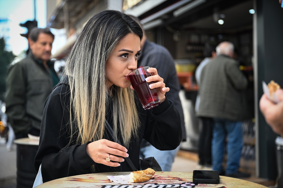 Türkiye'nin önemli gastronomi merkezlerinden Adana'da, Avrupa Birliği (AB) tesciliyle şalgam...
