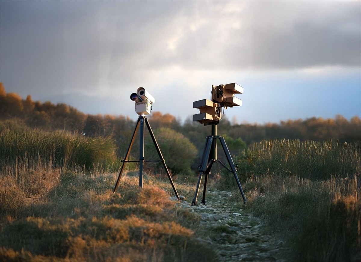 Mühendislik firması Hyperitem, kamera gibi cihazları sabitlemeye yarayan tripotları savunma...