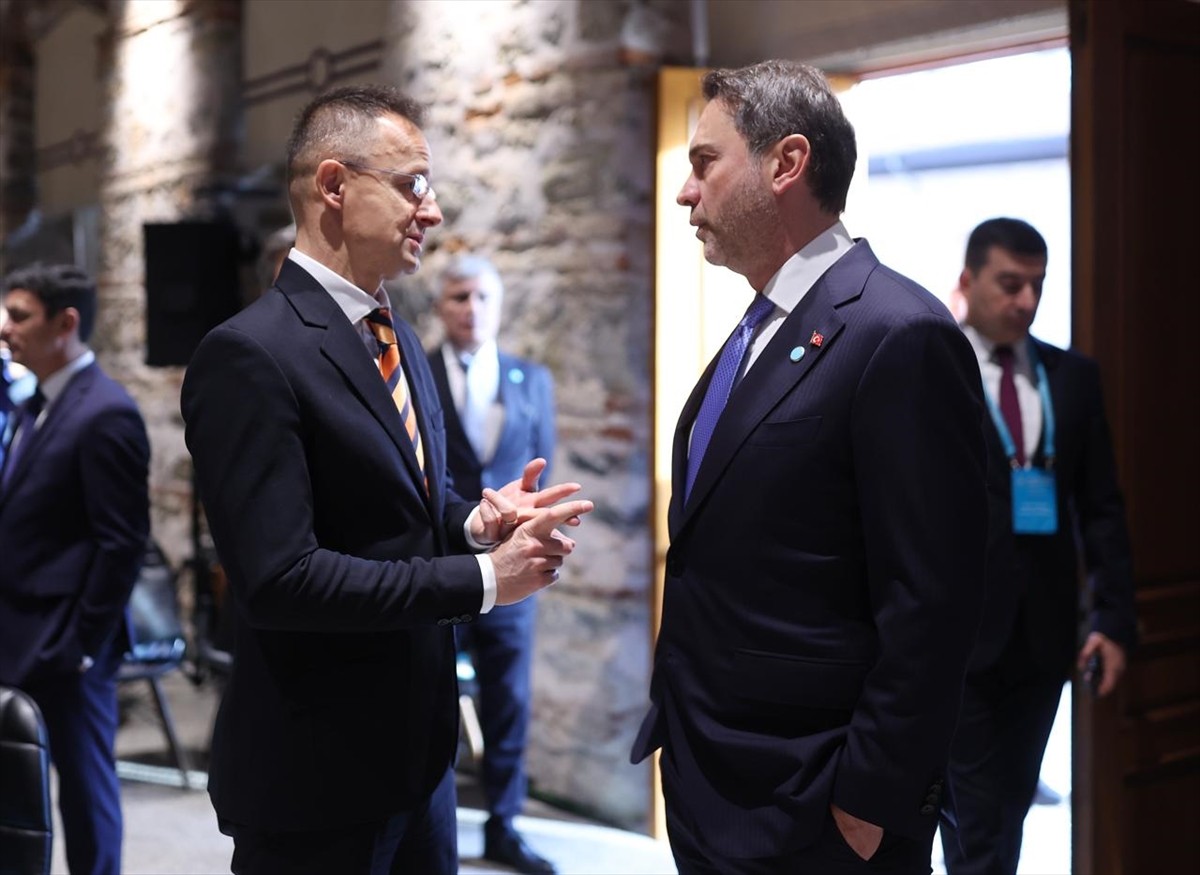 Enerji ve Tabii Kaynaklar Bakanı Alparslan Bayraktar, İstanbul'da düzenlenen Türk Devletleri...