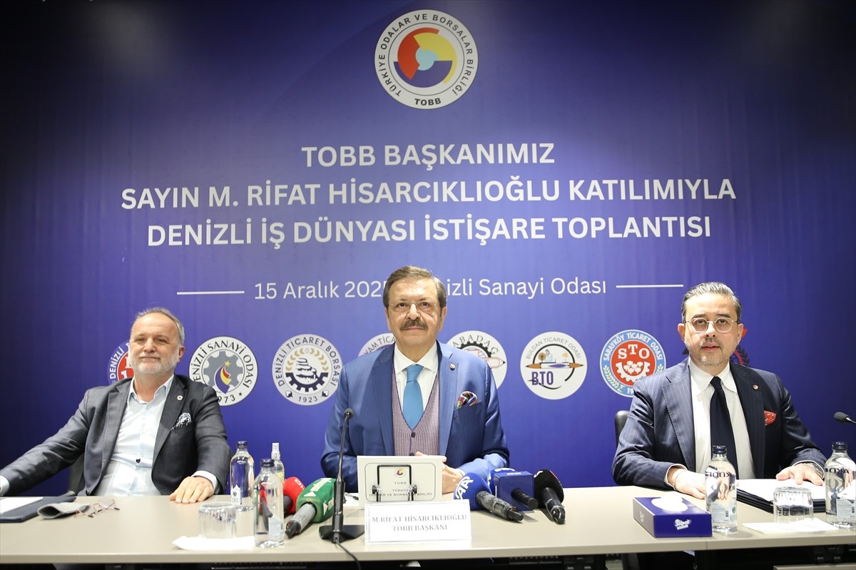 Türkiye Odalar ve Borsalar Birliği (TOBB) Başkanı Rifat Hisarcıklıoğlu (sağ 3), Denizli Sanayi...