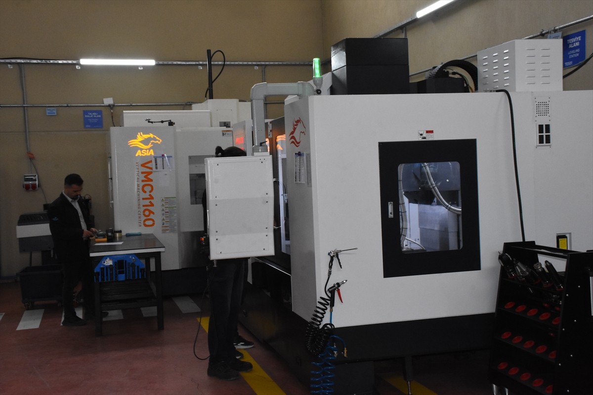 Afyonkarahisarlı iş insanı Önder Artuk'un (sağ 2) girişimiyle Organize Sanayi Bölgesi'ne 2019'da...