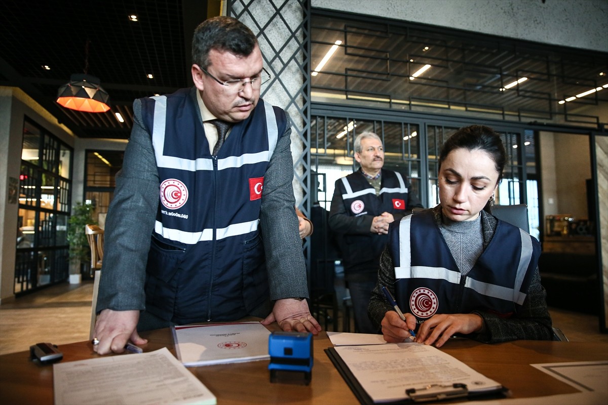 Bursa'da Ticaret İl Müdürlüğü ekiplerince, emlak ve kuyum sektöründe faaliyet gösteren işletmelere...