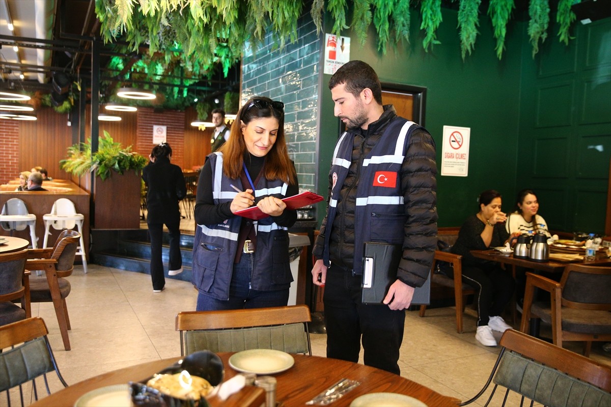 Adana'da Ticaret İl Müdürlüğü ekiplerince fırınlarda denetim yapıldı.