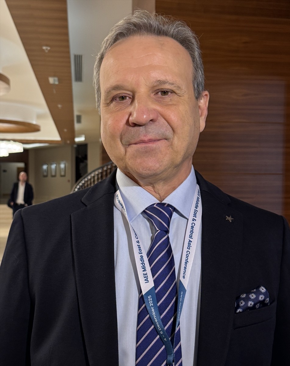 Avrasya E-Mobilite Derneği Başkanı Haluk Sayar, enerji konferansı için geldiği Antalya'da, AA...